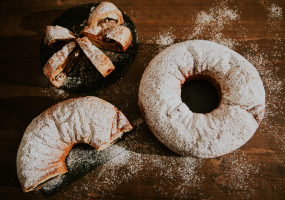 Kapučino kavos ir šimtalapių namai